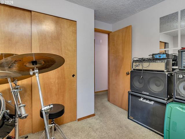 16695 S ANNETTE Dr, Oregon City, OR 97045