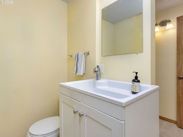 16695 S ANNETTE Dr, Oregon City, OR 97045