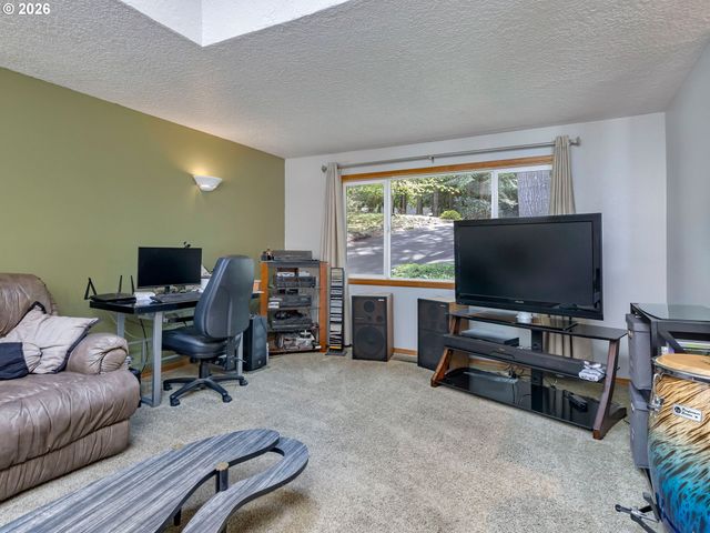 16695 S ANNETTE Dr, Oregon City, OR 97045