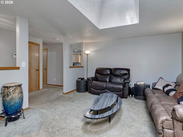 16695 S ANNETTE Dr, Oregon City, OR 97045