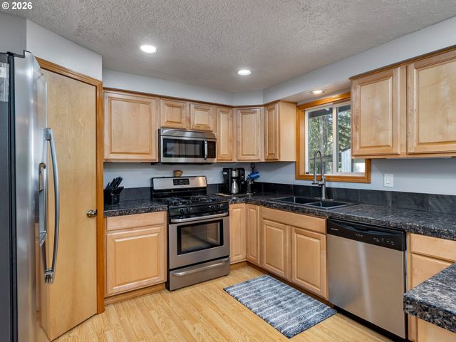 16695 S ANNETTE Dr, Oregon City, OR 97045
