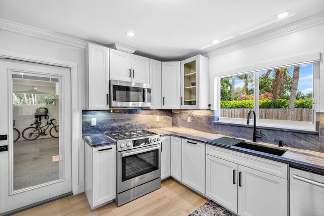 2866 SW 8th Street, Boynton Beach, FL 33435