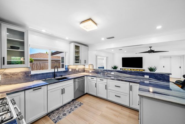 2866 SW 8th Street, Boynton Beach, FL 33435