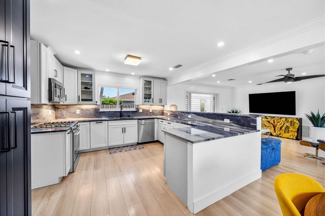 2866 SW 8th Street, Boynton Beach, FL 33435