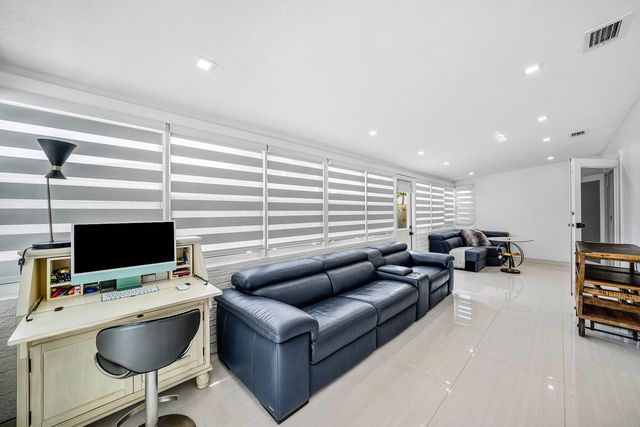 2866 SW 8th Street, Boynton Beach, FL 33435