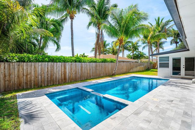 2866 SW 8th Street, Boynton Beach, FL 33435