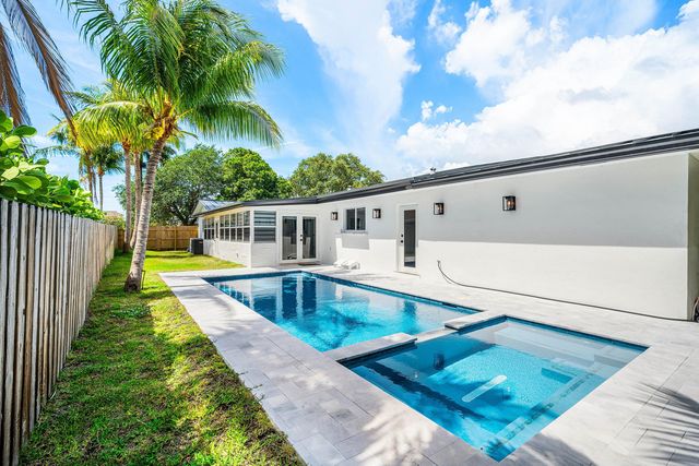 2866 SW 8th Street, Boynton Beach, FL 33435