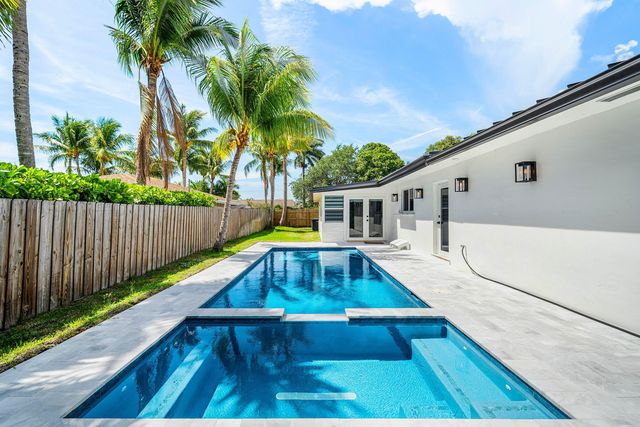2866 SW 8th Street, Boynton Beach, FL 33435
