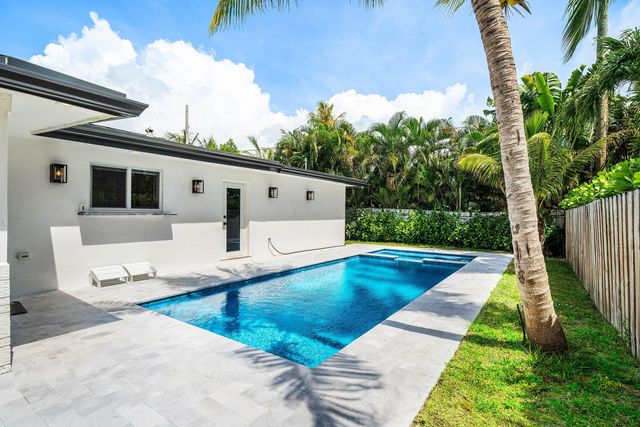 2866 SW 8th Street, Boynton Beach, FL 33435