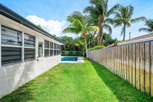 2866 SW 8th Street, Boynton Beach, FL 33435