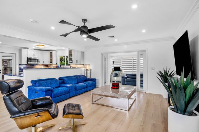 2866 SW 8th Street, Boynton Beach, FL 33435