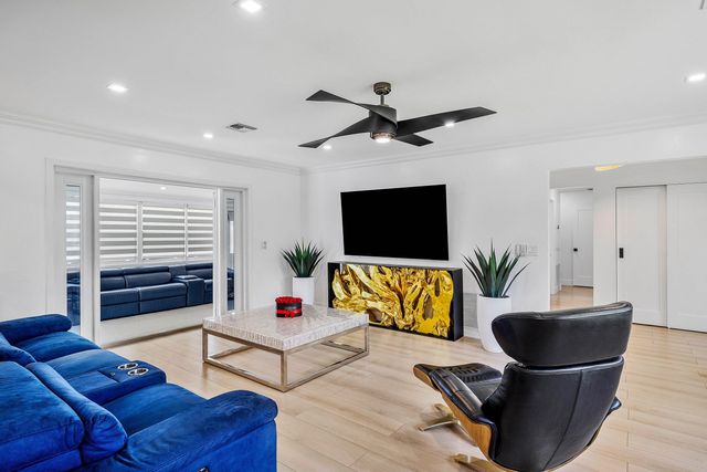 2866 SW 8th Street, Boynton Beach, FL 33435