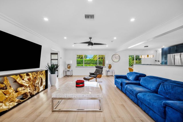 2866 SW 8th Street, Boynton Beach, FL 33435