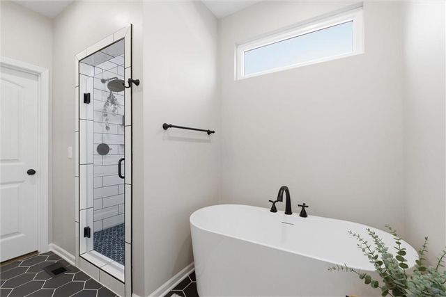 20143 Tonganoxie Drive, Tonganoxie, KS 66086