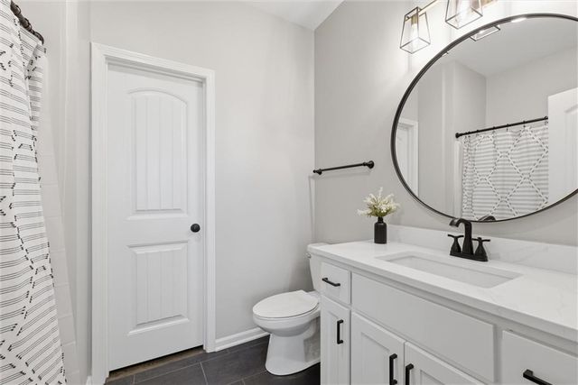 20143 Tonganoxie Drive, Tonganoxie, KS 66086