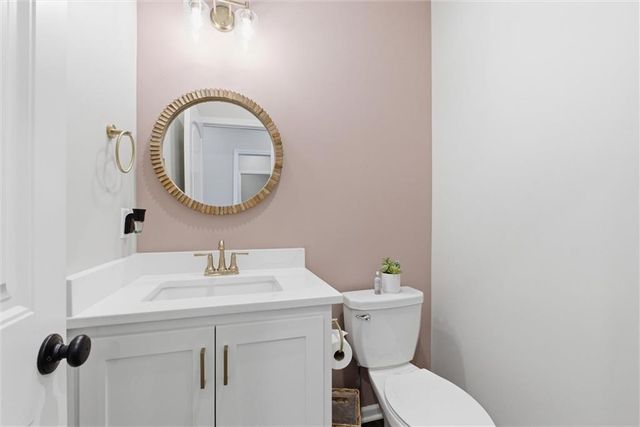 20143 Tonganoxie Drive, Tonganoxie, KS 66086