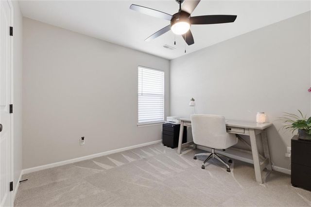 20143 Tonganoxie Drive, Tonganoxie, KS 66086