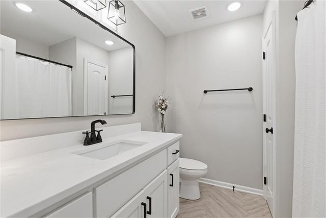 20143 Tonganoxie Drive, Tonganoxie, KS 66086