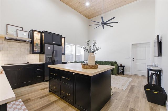 20143 Tonganoxie Drive, Tonganoxie, KS 66086