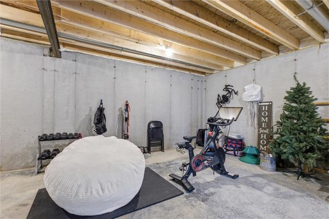 20143 Tonganoxie Drive, Tonganoxie, KS 66086