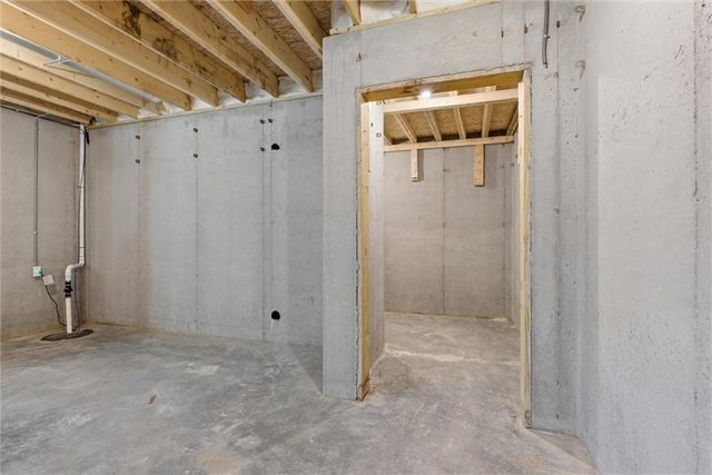 20143 Tonganoxie Drive, Tonganoxie, KS 66086