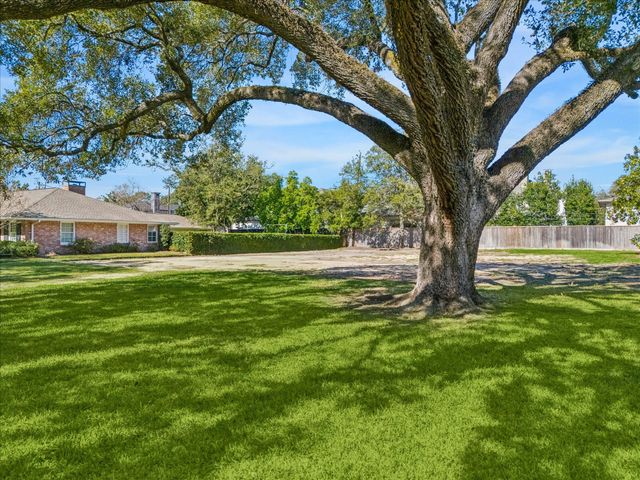 5660 Longmont Drive, Houston, TX 77056