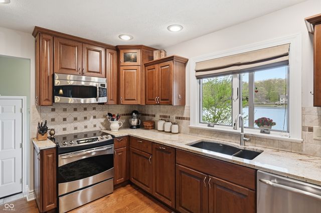 3806 N Foxcliff Drive E, Martinsville, IN 46151