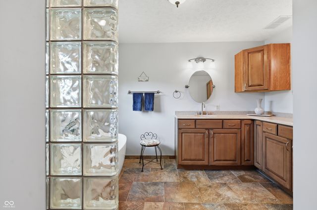 3806 N Foxcliff Drive E, Martinsville, IN 46151