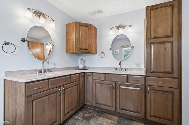 3806 N Foxcliff Drive E, Martinsville, IN 46151