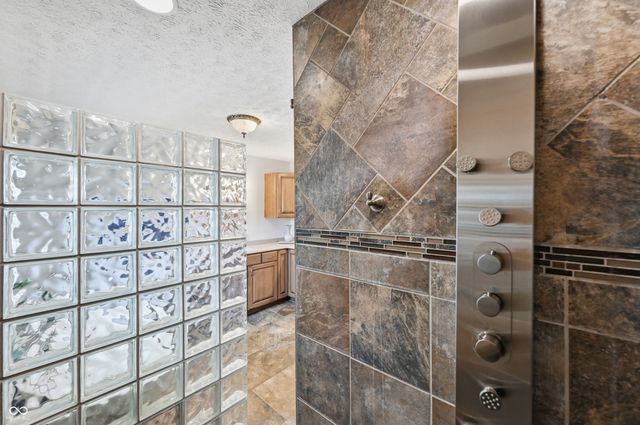 3806 N Foxcliff Drive E, Martinsville, IN 46151