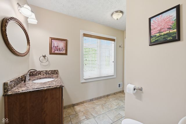 3806 N Foxcliff Drive E, Martinsville, IN 46151
