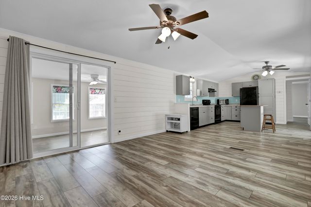 714 Cedar Avenue, Hampstead, NC 28443