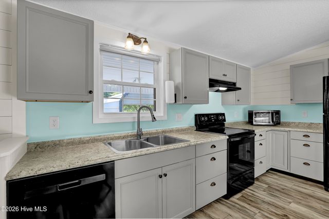 714 Cedar Avenue, Hampstead, NC 28443