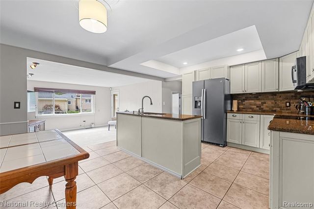 52655 Pappy, Shelby Twp, MI 48316
