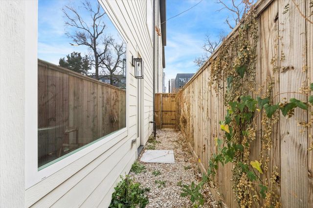 526 Janisch Road, Houston, TX 77018