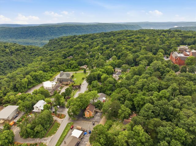 709 Signal Mountain Boulevard, Signal Mountain, TN 37377