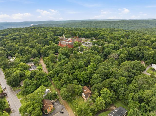 709 Signal Mountain Boulevard, Signal Mountain, TN 37377