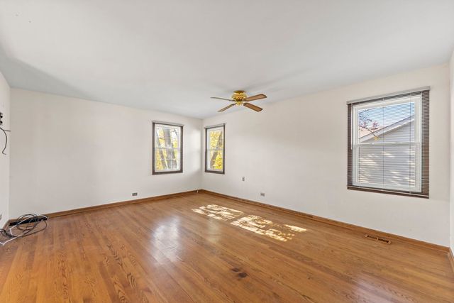 62 E Fox Hill Drive, Buffalo Grove, IL 60089