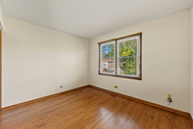 62 E Fox Hill Drive, Buffalo Grove, IL 60089