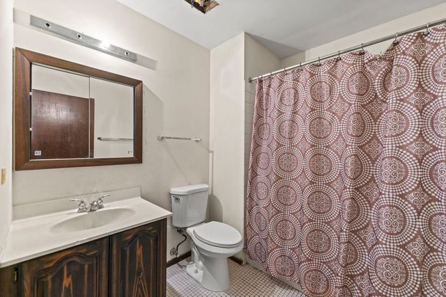 62 E Fox Hill Drive, Buffalo Grove, IL 60089