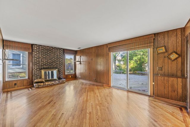 62 E Fox Hill Drive, Buffalo Grove, IL 60089