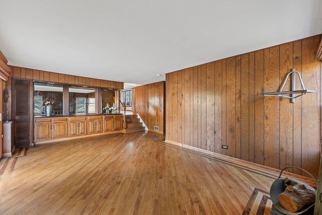 62 E Fox Hill Drive, Buffalo Grove, IL 60089