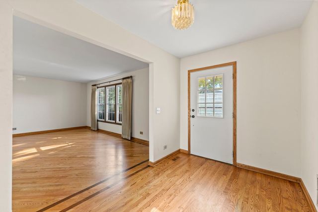 62 E Fox Hill Drive, Buffalo Grove, IL 60089