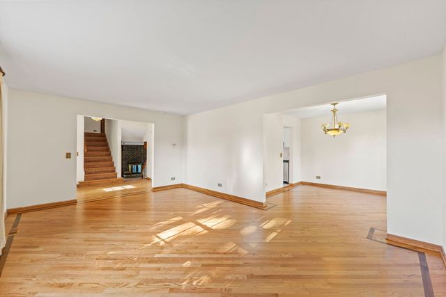 62 E Fox Hill Drive, Buffalo Grove, IL 60089