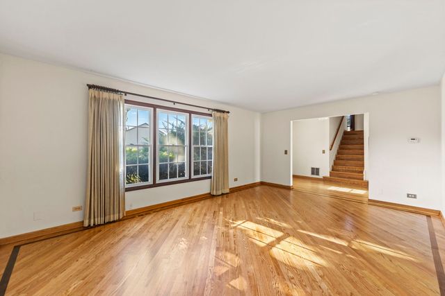 62 E Fox Hill Drive, Buffalo Grove, IL 60089