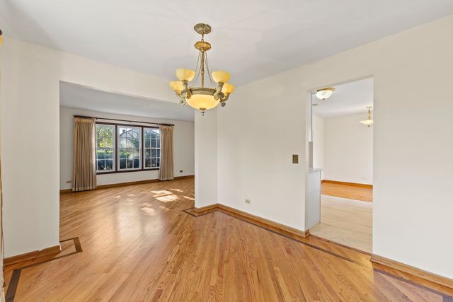 62 E Fox Hill Drive, Buffalo Grove, IL 60089