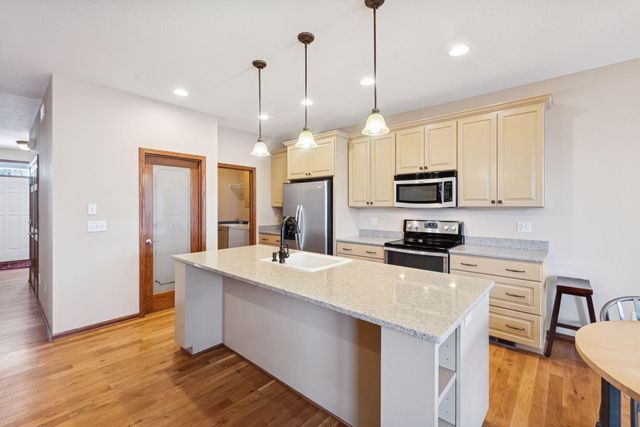 980 Anthony Way, Victoria, MN 55386