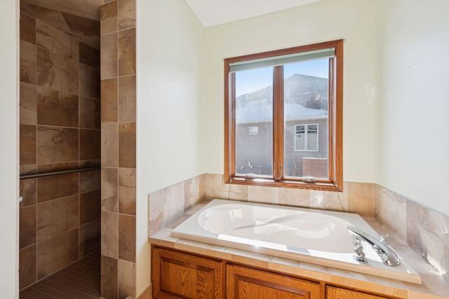 980 Anthony Way, Victoria, MN 55386