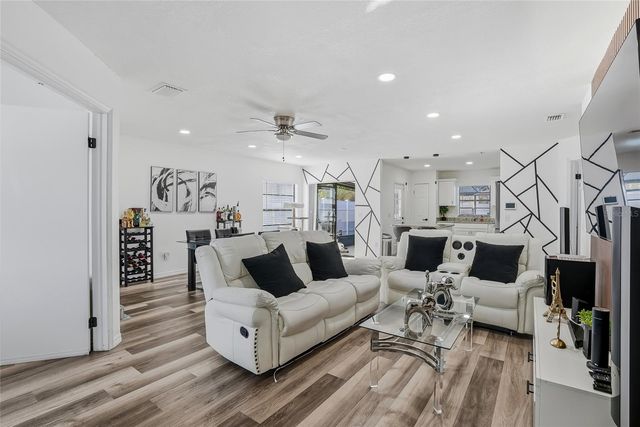 9209 CAMINO VILLA BOULEVARD, Tampa, FL 33635