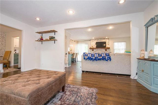 6807 NW Birch Lane, Kansas City, MO 64151